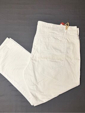 Rivet De Cru Andrew Cut White Jeans with Back Pocket - Classic Clean Look